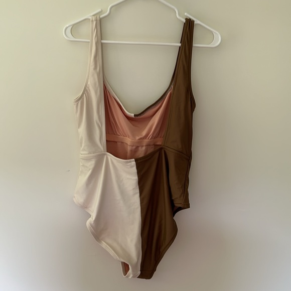 Madewell Second Wave Square-Neck Tank One-Piece Swimsuit in Colorblock - Picture 3 of 4